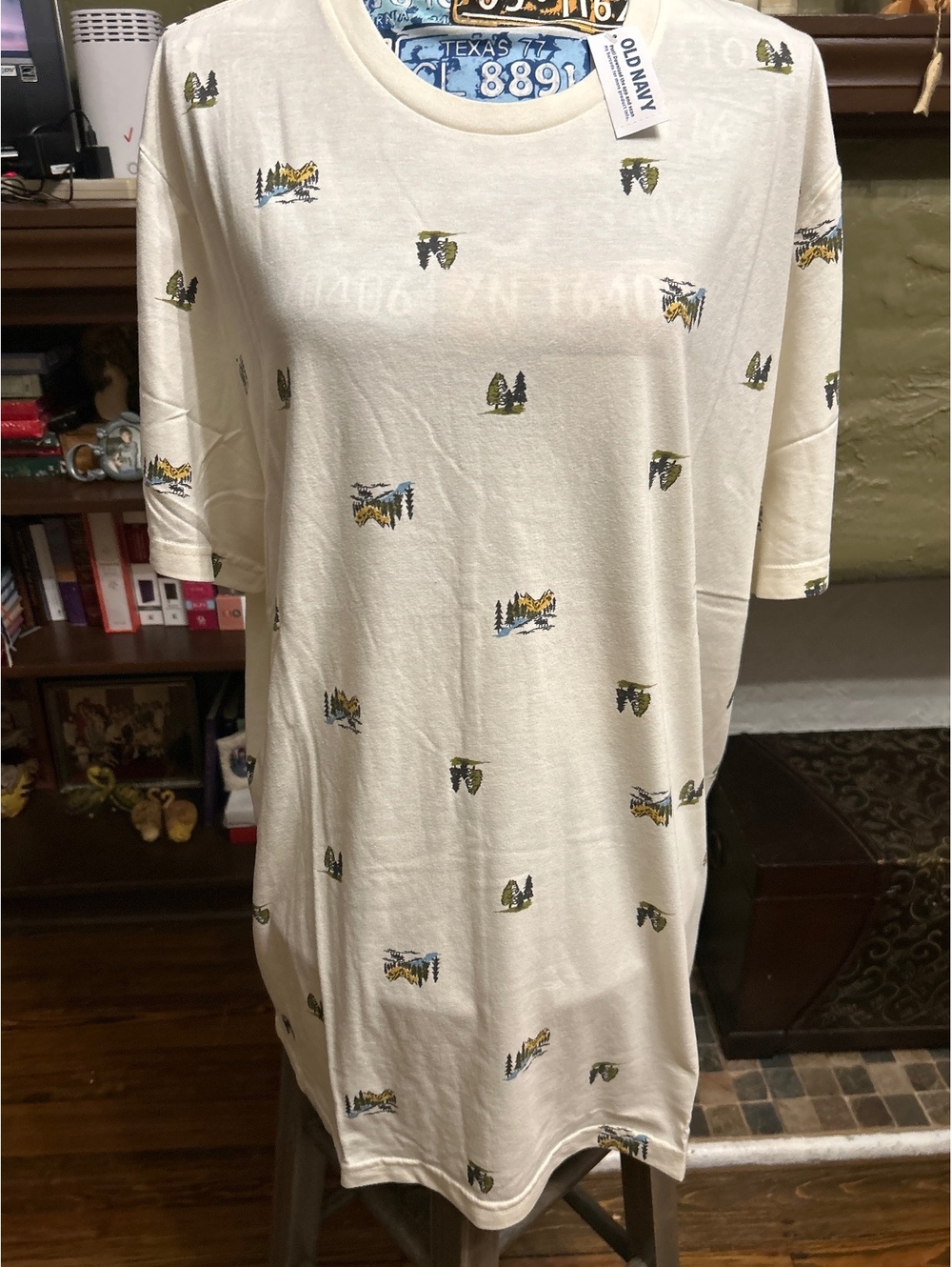 Old Navy Cream Graphic Print T-Shirt Dress